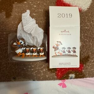 2019 hallmark ornament of Donald Duck with good scouts, new! Never displayed